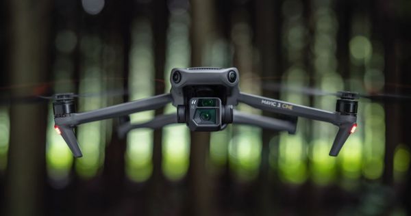 Квадрокоптер DJI Mavic 3 Combo