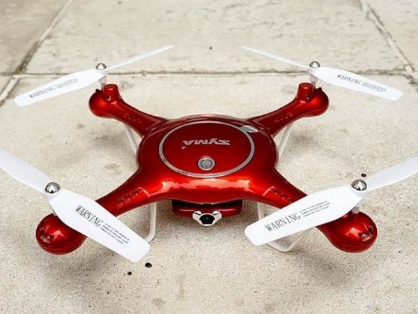 Р/У квадрокоптер Syma X5UW с FPV трансляцией Wi-Fi (HD), барометр 2.4G RTF красный